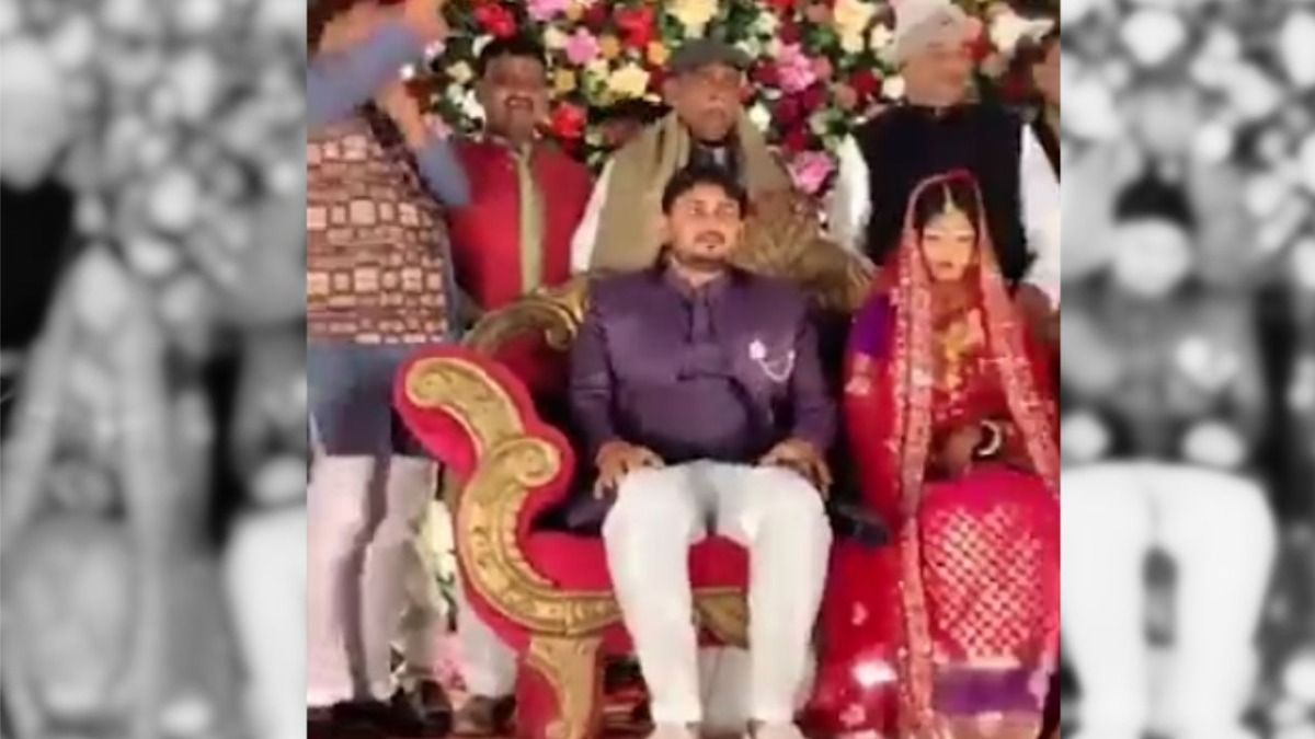 यूपी के बलिया में शादी का स्टेज धराशायी, दूल्हा-दुल्हन समेत BJP जिलाध्यक्ष नीचे, वायरल हुआ वीडियो