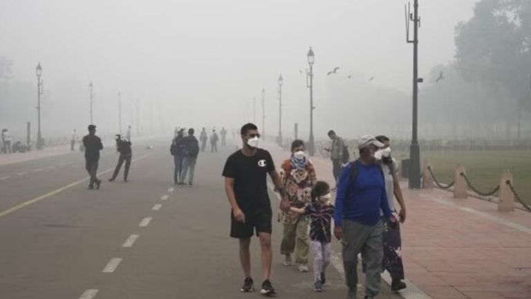 लंग कैंसर केवल धूम्रपान से नहीं, प्रदूषित हवा में सांस लेने से भी...दिल्ली में AQI का लेवल गंभीर Delhi AQI level