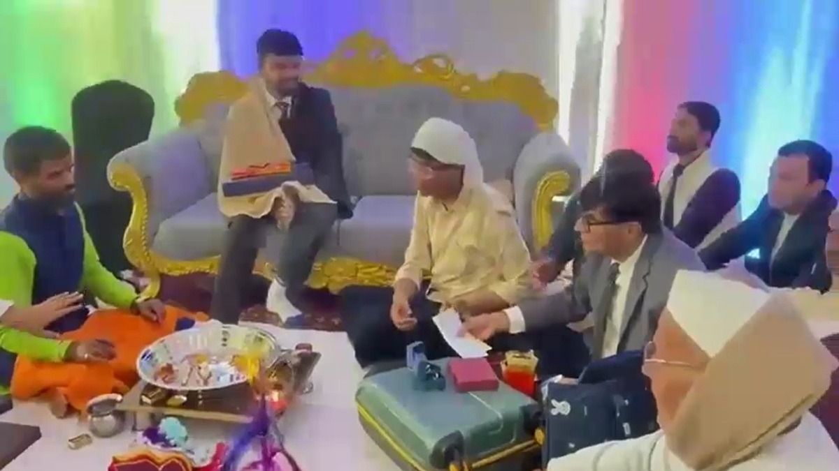 बागपत के रक्षित को तिलक में मिले थे 21 लाख, रस्मों के बीच दूल्हे ने उन पैसों से किया ऐसा काम, सब रह गए हैरान NewsTak