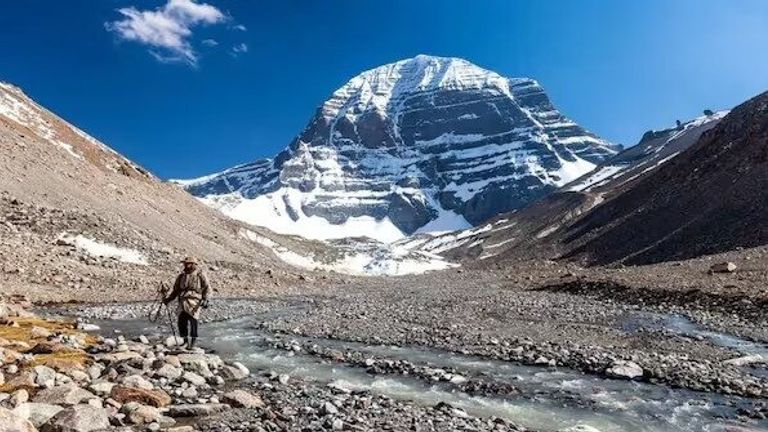 उत्तराखंड: 1 दिसंबर से आदि कैलाश और ओम पर्वत यात्रा होगी बंद, सामने आई ये वजह Inner Line Permits for Adi Kailash and Om Parvat will be discontinued from December 1.