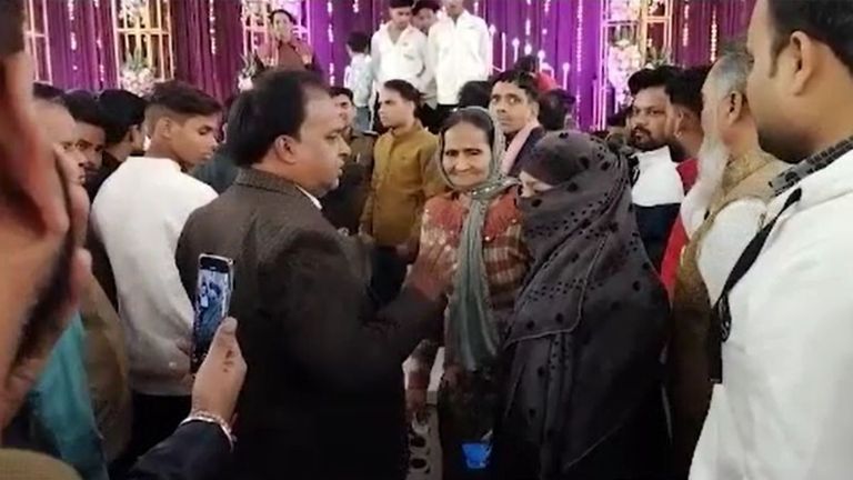 पत्नी को तीन बार तलाक बोलकर फिर से दूल्हा बनने चला था जीशान, फिर अचानक हुआ कुछ ऐसा कि मंडप छोड़कर हुआ फरार NewsTak