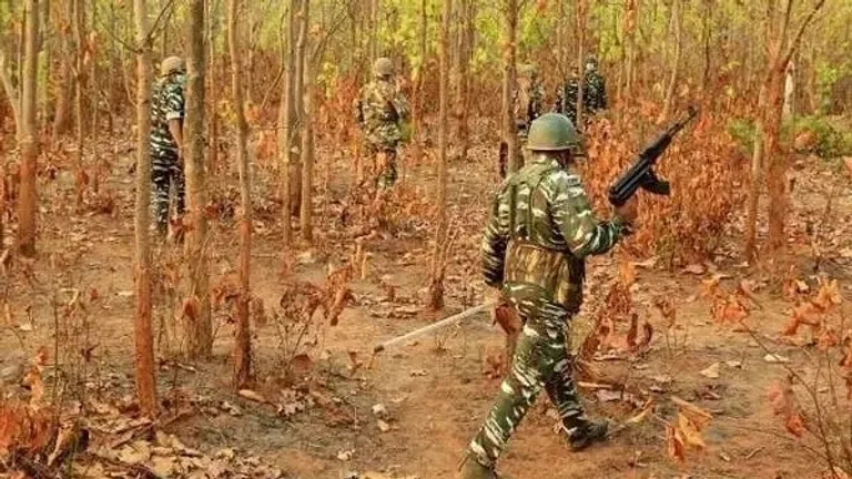 छत्तीसगढ़ के दंतेवाड़ा में बड़ी सफलता, 12 महिलाओं सहित 37 नक्सली ने किया सरेंडर, 27 पर था 65 लाख का इनाम NewsTak