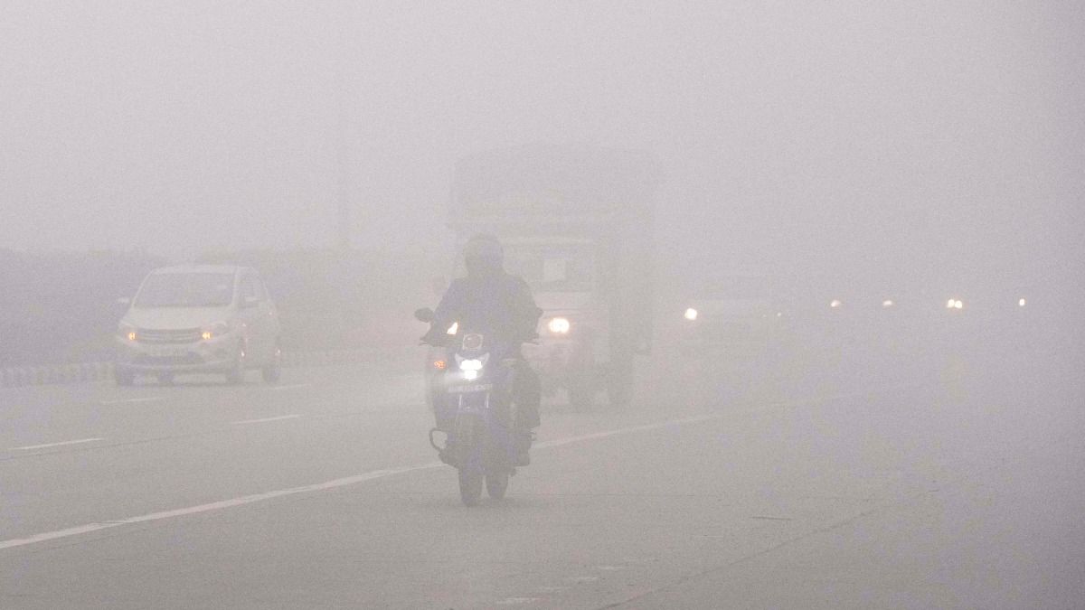 दिल्ली-NCR में बढ़ी सिहरन! ठंडी हवाओं के बीच कोहरा बढ़ाएगा परेशानी, AQI में मामूली सुधार लेकिन खतरा जारी
