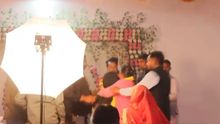 शादी में पहुंची दूल्हे की एक्स...एक एक कर खोल दिए सारे राज, भड़के बारातियों ने कर दी पिटाई UP news