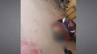 बच्चों को स्कूल के बाहर खेलने के लिए भेजा फिर अंदर महिला रसोइया के साथ संबंध बनाने लगे गुरुजी, वायरल वीडियो से हुआ तो मचा बवाल NewsTak