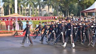 टैक्सी ड्राइवर के बेटे दीपक कांडपाल ने रचा इतिहास! NDA पास कर सेना में बने बड़े अफसर NewsTak