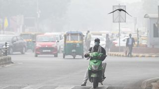 दिल्ली-NCR में दोहरी मार! ठंड और जहरीले स्मॉग से लाेग परेशान, IMD के अनुसार 4 से 9 दिसंबर तक बढ़ेगी सिहरन NewsTak