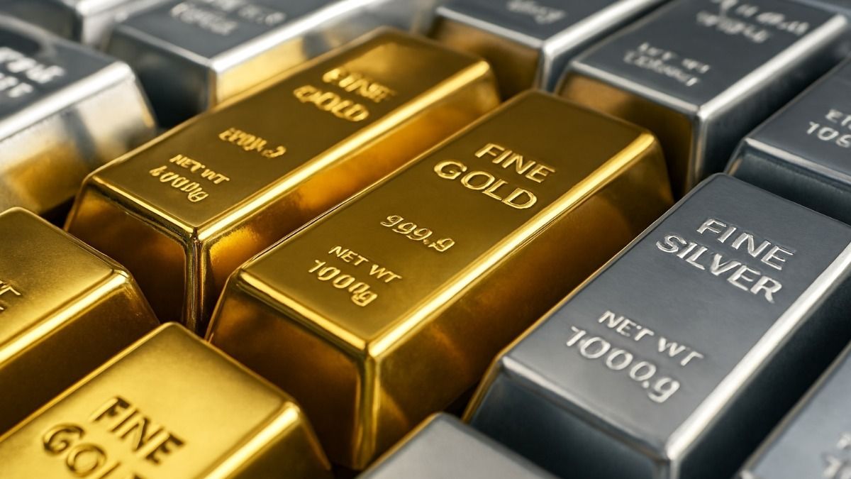Gold Silver Price Update: निवेशकों के लिए लाभदायक होगा 2026, इस साल के मुकाबले सोना-चांदी से मिलेगा अच्छा रिटर्न