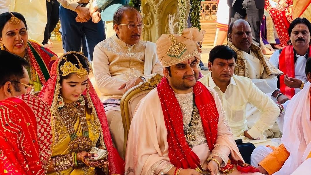 जयपुर के ताज होटल में हुई इंद्रेश उपाध्याय की शाही शादी, लेकिन चर्चाओं में छाया कुमार विश्वास का ये बयान!