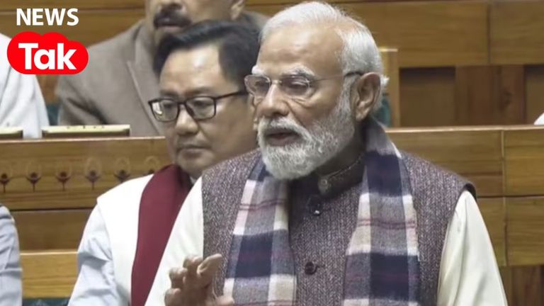 वंदे मातरम को लेकर वर्ष 1937 में क्या हुआ था? PM मोदी ने कांग्रेस पर निशाना साधते हुए क्यों किया इसका जिक्र लोकसभा में पीएम मोदी ने 'वंदे मातरम' पर चर्चा की शुरुआत की. (Photo- X/BJP)