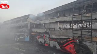 घने कोहरे के कारण मथुरा में यमुना एक्सप्रेसवे पर 8 बसें और 3 कारें आपस में भिड़ीं, 4 की मौत, 25 घायल, देखें Photos NewsTak