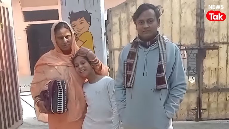 गेट खुला, मां बाहर आई और बच्चे को देख रोते हुए लिपट गई... पानीपत के रीयल बजरंगी भाईजान ने कराया मां-बेटे का मिलन पानीपत में बजरंगी भाईजान जैसी कहानी