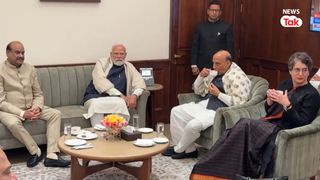 संसद सत्र खत्म होने के बाद चाय पर साथ दिखे PM मोदी और प्रियंका गांधी, क्या बातचीत हुई.. सामने आई डिटेल! NewsTak