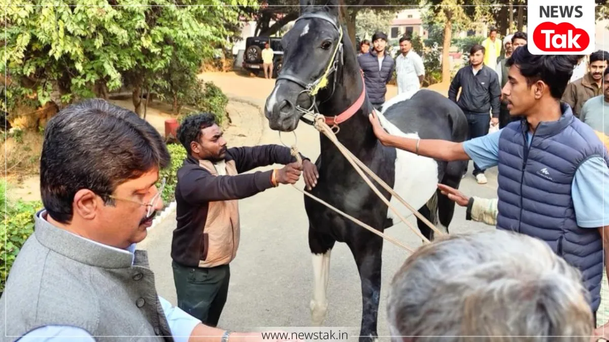 राजा भैया को मिला शाही तोहफा