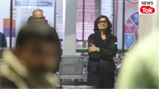 लखनऊ के हजरतगंज थाने पहुंचीं लोक गायिका नेहा सिंह राठौर के साथ क्या हुआ, खुद सामने आकर बताई पूरी कहानी NewsTak