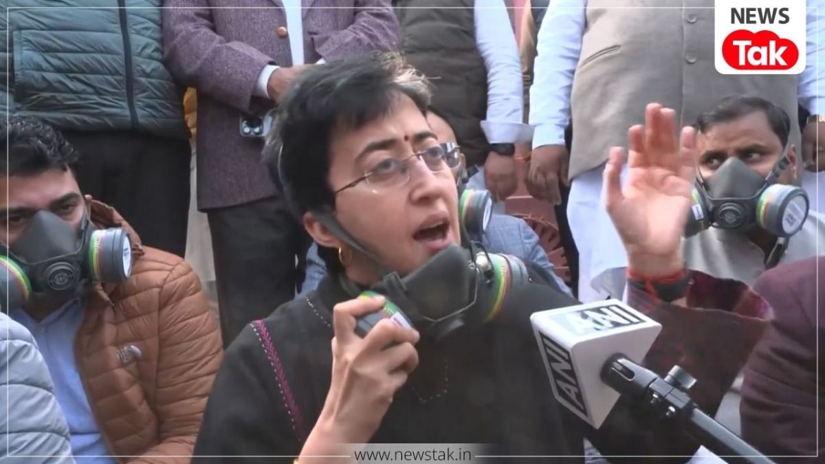प्रदूषण से घुट रहा दिल्लीवालों का दम, 'आप' विधायकों का मास्क लगा विधानसभा में जबरदस्त प्रदर्शन NewsTak
