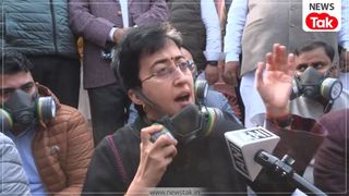 प्रदूषण से घुट रहा दिल्लीवालों का दम, 'आप' विधायकों का मास्क लगा विधानसभा में जबरदस्त प्रदर्शन NewsTak