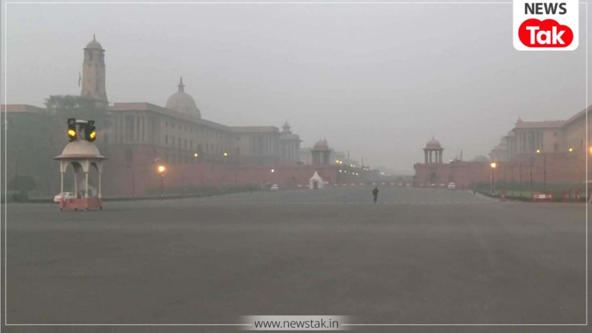 Delhi Weather Update: घने कोहरे और जहरीली हवा से बेहाल राजधानी, कई इलाकों में अब भी AQI 300 पार