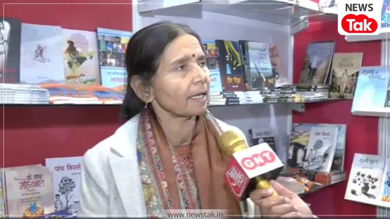 Delhi Book Fair: कौन हैं 'किताब वाली आंटी' के नाम से मशहूर संजना तिवारी? जानें उनकी अनूठी कहानी Delhi Book Fair