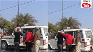 बाइक वाले ने किया ओवरटेक को SDM राकेश पाठक को आ गया गुस्सा, गाड़ी रुकवाकर बीच सड़क पर किया ऐसा कि वीडियो हुआ वायरल NewsTak