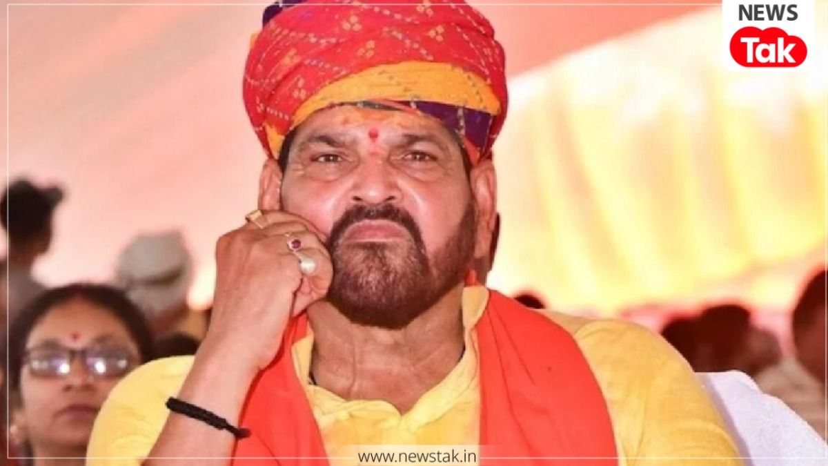 शंकराचार्य विवाद पर बृजभूषण शरण सिंह का चौंकाने वाला रुख: सवाल सुनते ही पत्रकार को रोका, बोले- 'मैं वहां नहीं था'