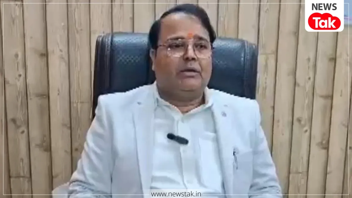 The GST Deputy Commissioner of Ayodhya has resigned.