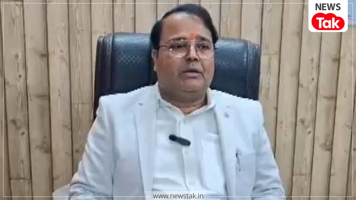 The GST Deputy Commissioner of Ayodhya has resigned.