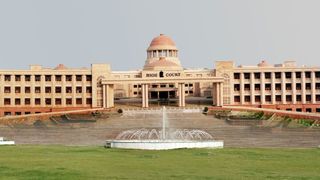 'सजा अदालत देगी, पुलिस नहीं', UP में 'हाफ एनकाउंटर' पर इलाहाबाद हाईकोर्ट सख्त, पुलिस को दी कड़ी चेतावनी NewsTak