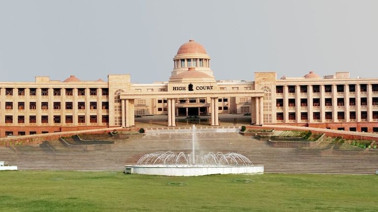 'सजा अदालत देगी, पुलिस नहीं', UP में 'हाफ एनकाउंटर' पर इलाहाबाद हाईकोर्ट सख्त, पुलिस को दी कड़ी चेतावनी NewsTak