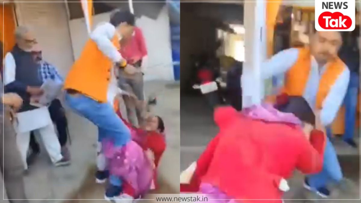 सीधी में बीच सड़क 'महाभारत', शख्स ने महिला को डंडे से पीटा तो महिला ने चप्पलों से कर दी धुनाई; वीडियो वायरल