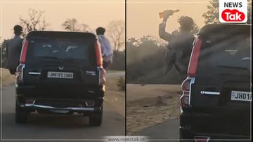 चलती कार में स्टंट का वीडियो वायरल चलती कार में स्टंट का वीडियो वायरल