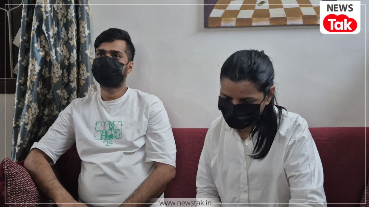 'मैंने और पत्नी ने गुस्से में...माफी मांगता हूं'...दिल्ली में नॉर्थ ईस्ट की लड़कियों से बदसलूकी करने वाले कपल की सफाई, कैमरे पर बताई उस दिन कि इनसाइड स्टोरी Delhi Malviya Nagar Video video