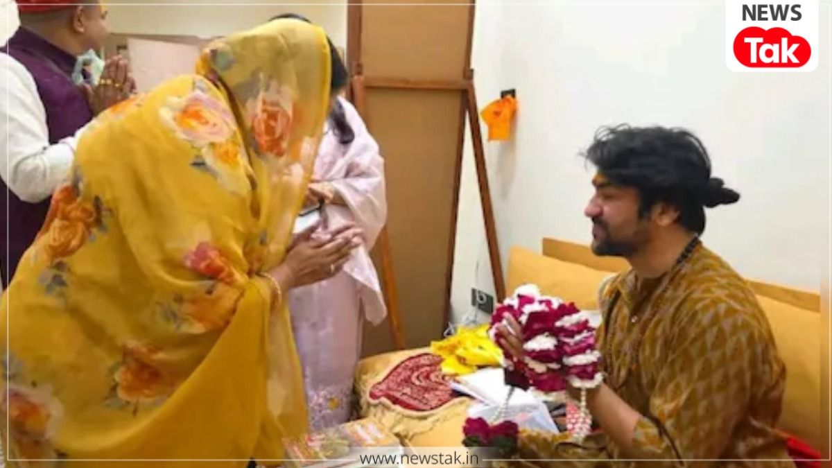 पुष्कर में वसुंधरा राजे ने लिया बागेश्वर बाबा का आशीर्वाद, सैलानियों के लिए ड्रेस कोड और मर्यादा पर उठाई आवाज