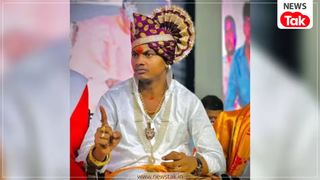 कर्नाटक में बाबा की शर्मनाक हरकत, 7 साल की बच्ची को गोद में बिठाकर चूमा, वीडियो वायरल हुआ तो माता-पिता ने दिया अजीब तर्क NewsTak