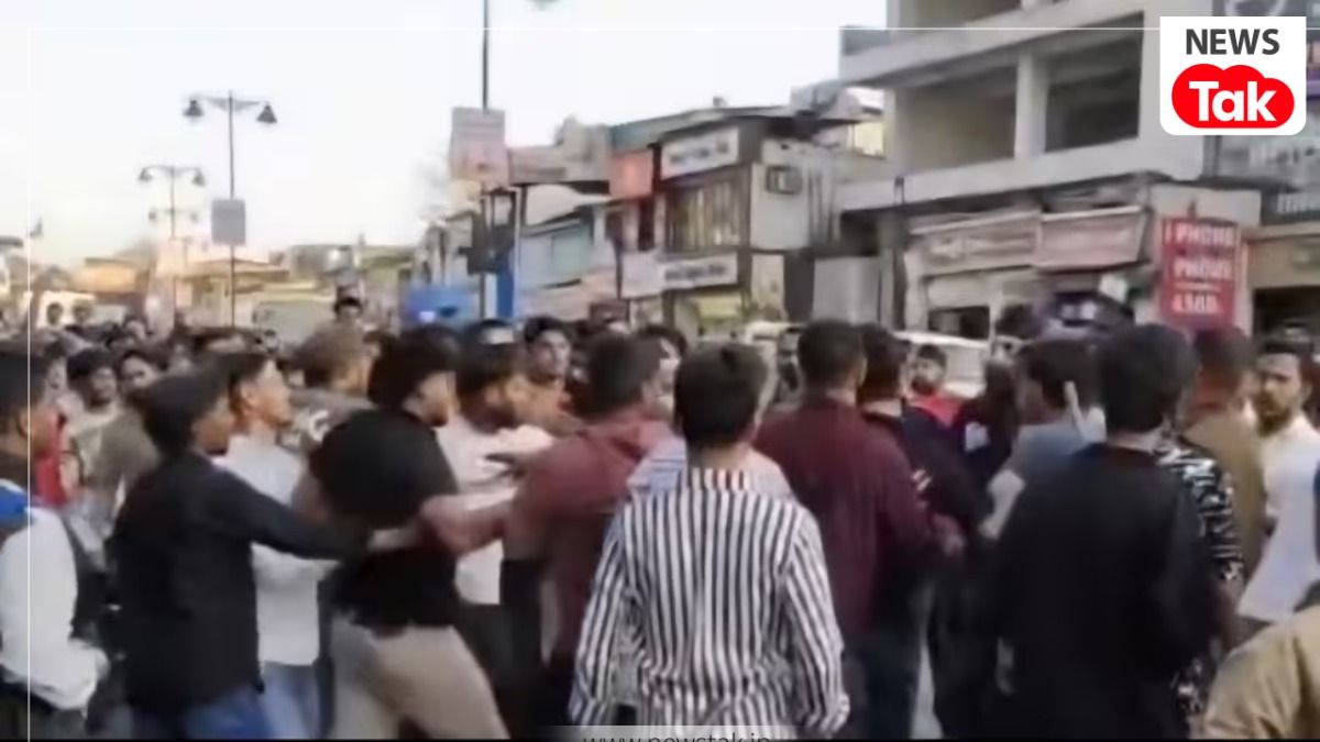 देहरादून: बीच सड़क पर राहगीरों पर फेंक रहे थे पानी के गुब्बारे, दुकानदार ने रोका तो शॉप में घुसकर मचा दिया तांडव, केस दर्ज