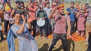 'तेरी चाल बल्ले बल्ले' गाने पर पत्नी संग धौलपुर एसपी विकास सांगवान ने किया जमकर डांस! होली जश्न का वीडियो हो रहा वायरल NewsTak