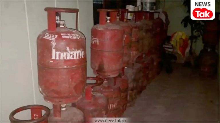 LPG किल्लत के बीच MP में जमाखोर मास्टर जी का खेल खत्म, रात में प्रशासन ने घर को घेरा...मिला सिलेंडरों का बड़ा जखीरा! chhatarpur