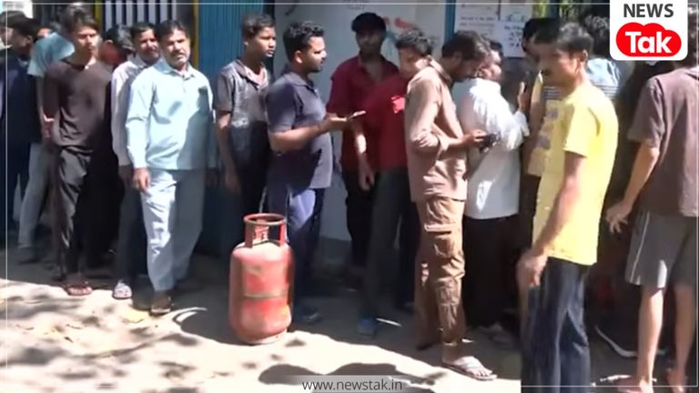 अफवाह या हकीकत? भोपाल में गैस रिफिल के लिए उमड़ी भीड़, 2-2 घंटे लाइन में लगने को मजबूर हुए लोग Bhopal gas refill long queue