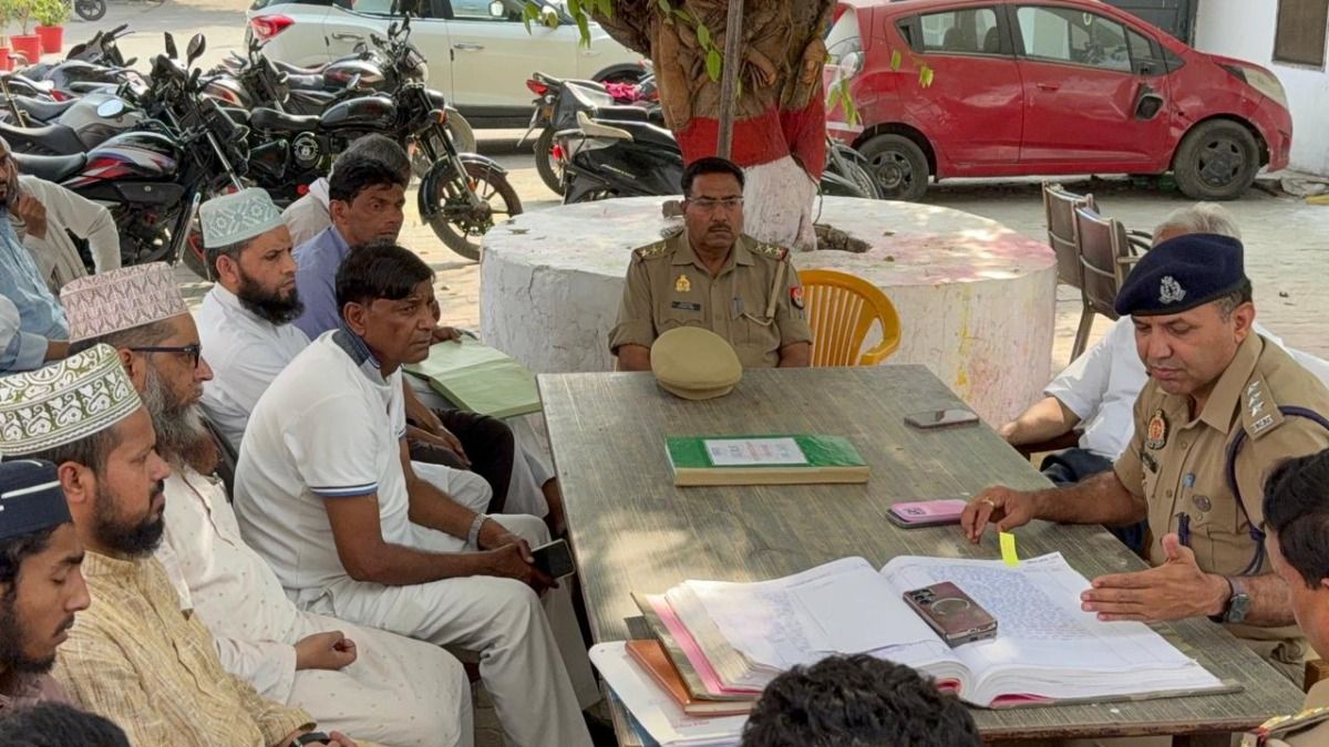 'जहाज पकड़ो और सीधे ईरान जाकर लड़ो...', अलविदा जुमा को लेकर संभल पुलिस की सख्त चेतावनी, कहा- बवाल किया तो इलाज करेंगे! Sambhal