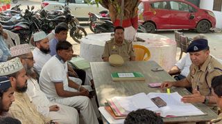 'जहाज पकड़ो और सीधे ईरान जाकर लड़ो...', अलविदा जुमा को लेकर संभल पुलिस की सख्त चेतावनी, कहा- बवाल किया तो इलाज करेंगे! NewsTak