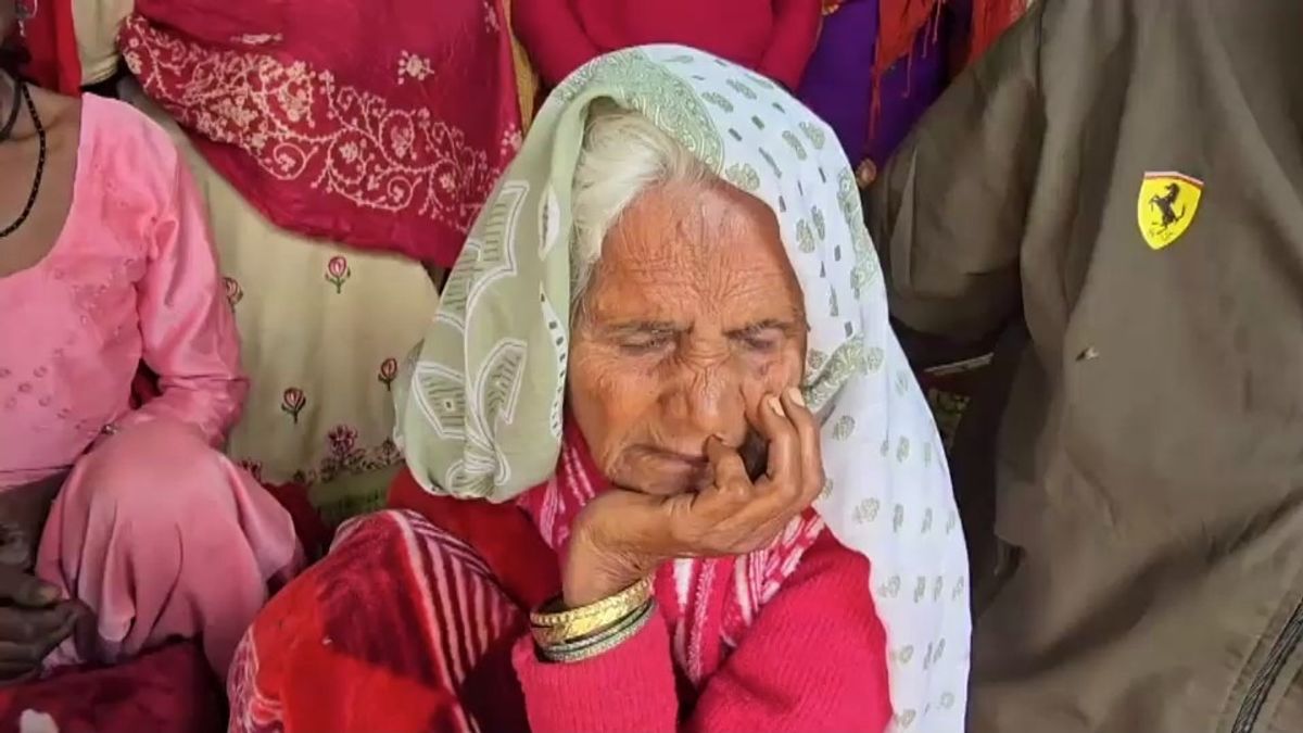 बागपत में हुआ चमत्कार! 11 साल बाद जिंदा लौटी मां, बेटों के होश उड़ गए, गांव में DJ पर मना जश्न Baghpat News