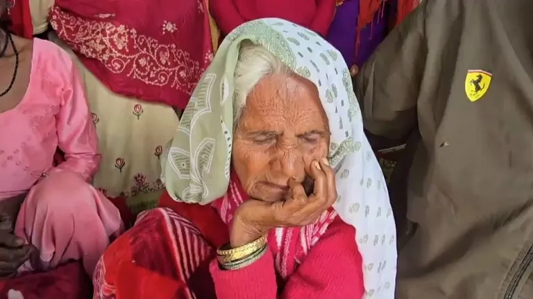 बागपत में हुआ चमत्कार! 11 साल बाद जिंदा लौटी मां, बेटों के होश उड़ गए, गांव में DJ पर मना जश्न Baghpat News