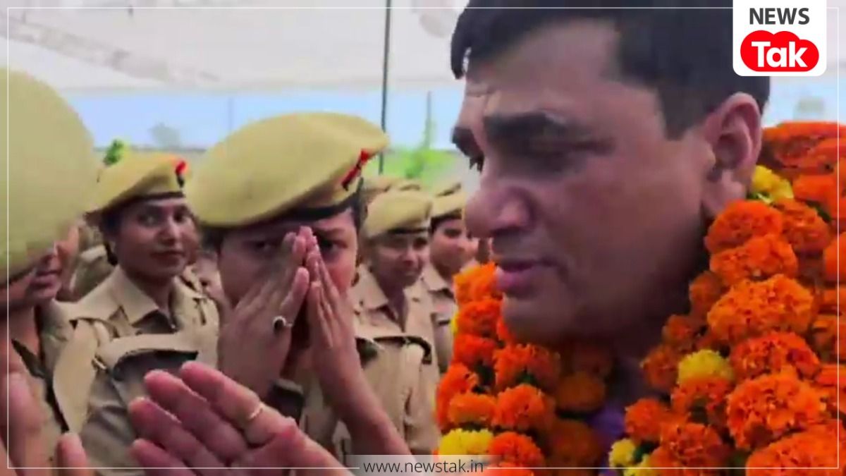 'रोते नहीं बेटा, आता रहूंगा', रामपुर SP की विदाई में फफक-फफक कर रोईं महिला सिपाही, भावुक कर देगा VIDEO Rampur SP farewell