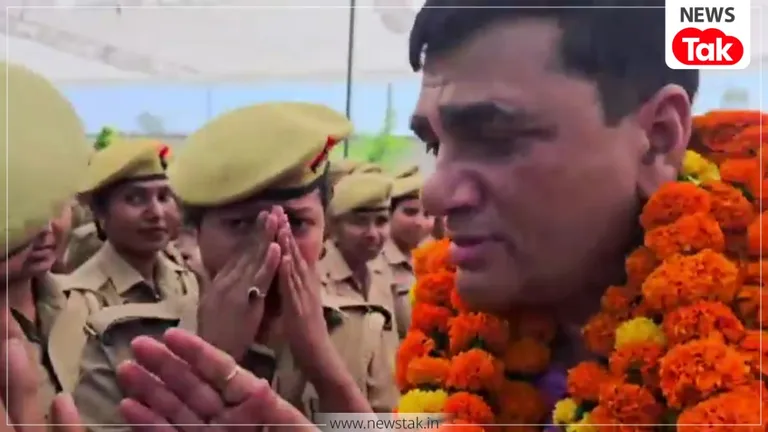 'रोते नहीं बेटा, आता रहूंगा', रामपुर SP की विदाई में फफक-फफक कर रोईं महिला सिपाही, भावुक कर देगा VIDEO Rampur SP farewell