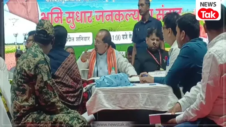 'साहब भतीजा रखता है बुरी नजर...', डिप्टी सीएम के सामने ये कहते ही फफक पड़ी महिला, तुरंत उपमुख्यमंत्री विजय सिन्हा ने उठाया ये स्टेप Munger news