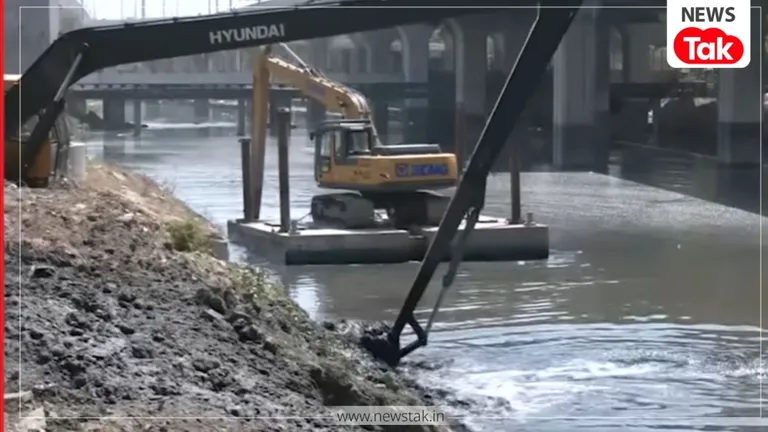 दिल्ली में मानसून से पहले एक्शन मोड में सरकार, 30 लाख मीट्रिक टन गाद निकालने का लक्ष्य, नालों की सफाई जारी दिल्ली न्यूज