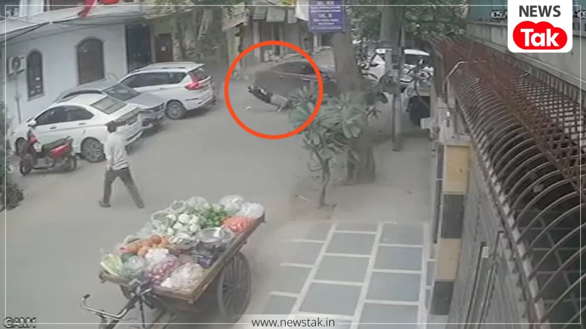रोंगटे खड़े करने वाला हादसा! दिल्ली में सड़क किनारे खड़े पिता-बेटी पर चढ़ी तेज रफ्तार कार, CCTV में कैद हुई खौफनाक टक्कर delhi