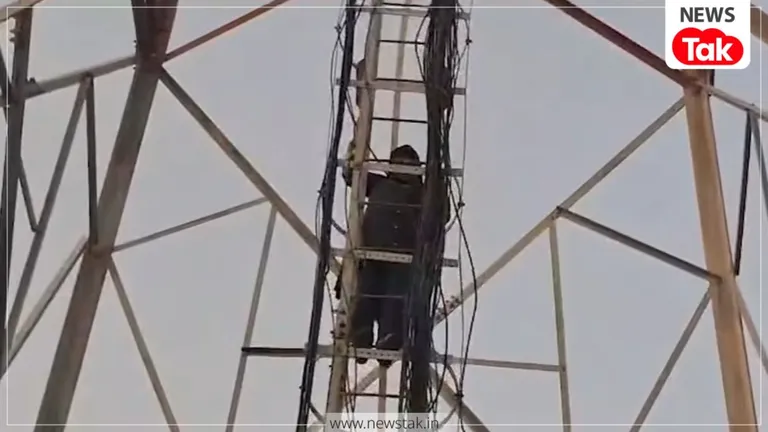 पति नहीं प्रेमी चाहिए... हाथरस में 100 फीट ऊंचे टावर पर चढ़ कर शादी शुदा महिला ने रख दी ये डिमांड, फिर जो हुआ जानकर हो जाएंगे हैरान हाथरस न्यूज