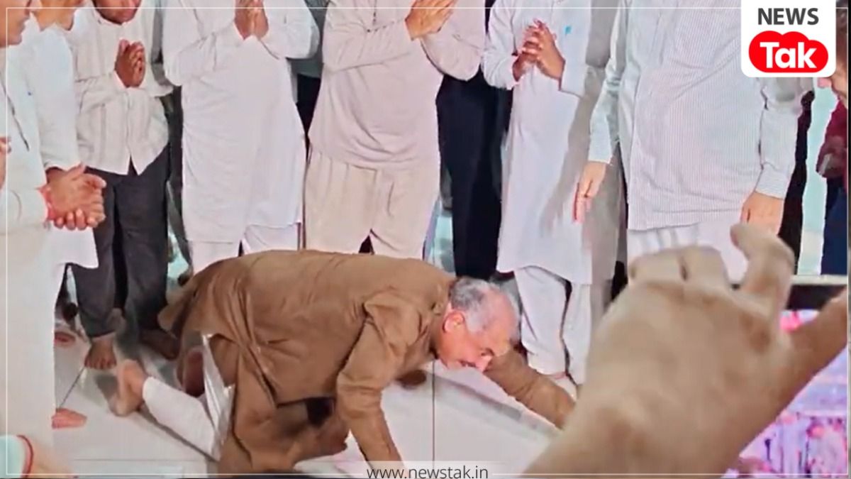 राम रहीम के बाद अब संत रामपाल के दरबार में पहुंचे BJP नेता, विधायक रणधीर पनिहार ने दंडवत होकर लिया आशीर्वाद BJP MLA Randhir Panihar