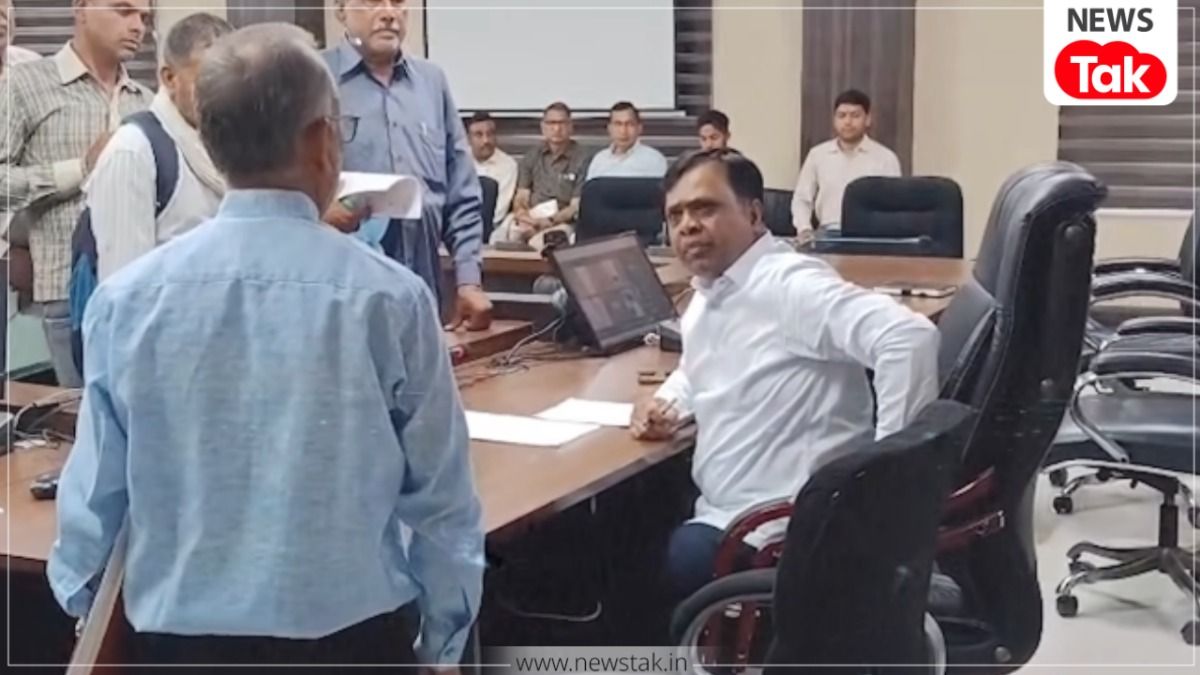 'काम नहीं कर सकते तो कुर्सी छोड़ दीजिए...' जनसुनवाई में रीवा कलेक्टर ने सरेआम लगाई तहसीलदार की क्लास, देखें वीडियो Rewa Collector Viral Video